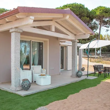 Villetta Singola, Giardino E Piscina